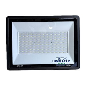 Reflector LED CUBULL de 400W destaca por su extraordinaria potencia luminosa de 32,000 lúmenes y una temperatura de color fría de 7000K