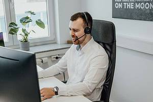 Sesión de asesoría online profesional vía Zoom y Teams para proyectos de iluminación solar en LumiLatam.