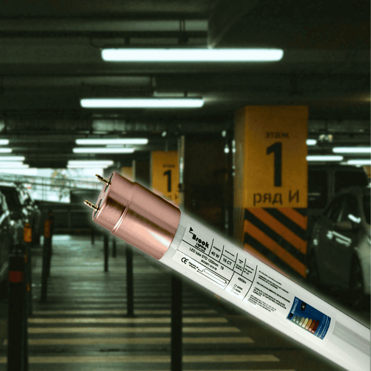 Luminaria LED moderna en estacionamiento subterráneo, eficiente y duradera.. Comparativa técnica de los principales tipos de lámparas en proyectos de LumiLatam
