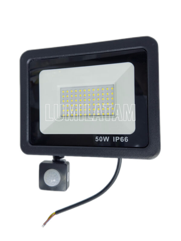 REFLECTOR 50W LED CON SENSOR MOVIMIENTO CUBULL