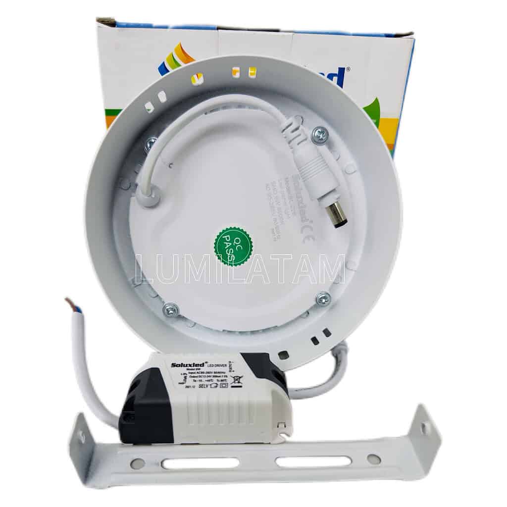 Optimice la iluminación de sus ambientes con el Panel LED Adosable 6W, la solución más práctica y eficiente de LumiLatam.com. Este Panel LED Adosable 6W destaca por su diseño profesional y sistema de montaje sobrepuesto, ideal para superficies donde no es posible empotrar. Versatilidad y Rendimiento Superior: Ahorro Energético: El Panel LED Adosable 6W permite un ahorro de energía superior al 90% en comparación con sistemas tradicionales, reduciendo costos desde el primer día. Instalación Rápida: Gracias a su soporte funcional, este Panel LED Adosable 6W es perfecto para techos sólidos en pasadizos, baños y clósets, ofreciendo una luz blanca nítida (6500K). Con una vida útil de 50,000 horas y el respaldo de 2 años de garantía, el Panel LED Adosable 6W asegura una durabilidad extrema y una cobertura de 180°. Es el equipo técnico definitivo para quienes buscan discreción, modernidad y una confianza máxima en sus proyectos de iluminación interior. profesional Panel LED Adosable 6W Soluxled redondo para techos sólidos con sistema de montaje sobrepuesto y ahorro del 90 por ciento. Componentes técnicos de una luminaria tipo LED de alta eficiencia de LumiLatam.