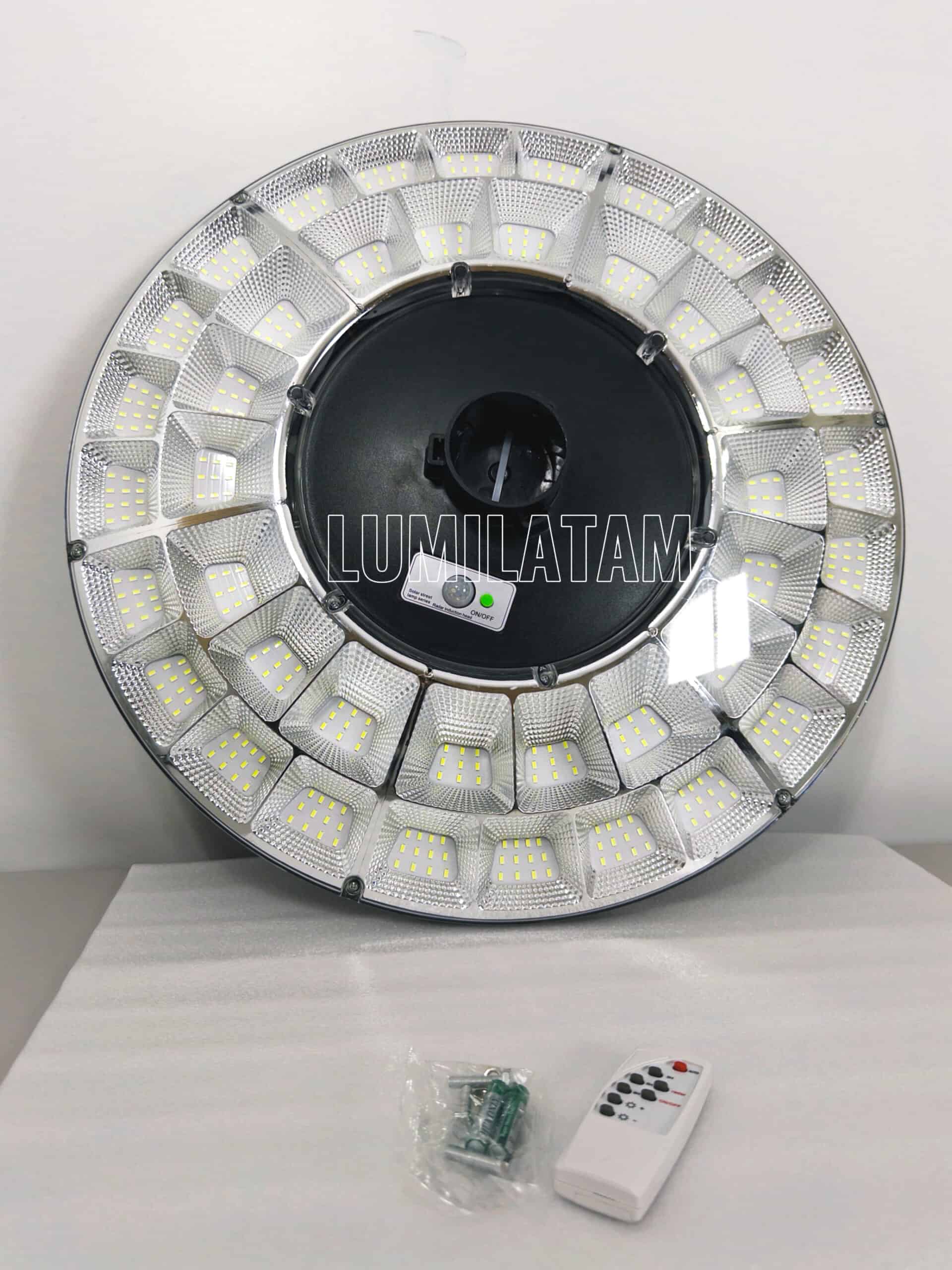 FAROLA UFO SOLAR 1000W YOHAD 1 Luminaria solar LED UFO YOHAD de 1000W con sensor de movimiento, 30,000 lúmenes, IP65, luz blanca 6500K y control remoto.