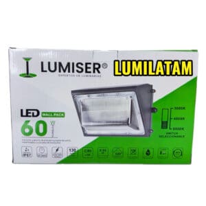 Luminaria LED Wall Pack de 60W, una solución de alto rendimiento diseñada para la máxima eficiencia energética (clase A++) y durabilidad extrema. Este equipo proporciona un flujo luminoso de 7,800 lúmenes