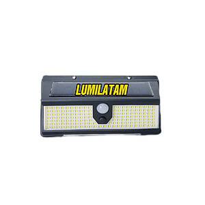 Aplique Solar con Sensor de Movimiento CL-190PRO, una solución de iluminación inteligente y autosustentable que no requiere cables ni consumo eléctrico. Este potente equipo cuenta con 172 puntos de luz blanca complementados con 9 luces rojas y 9 azules para una señalización superior, alimentados por dos baterías de larga duración y un panel solar de alta eficiencia.