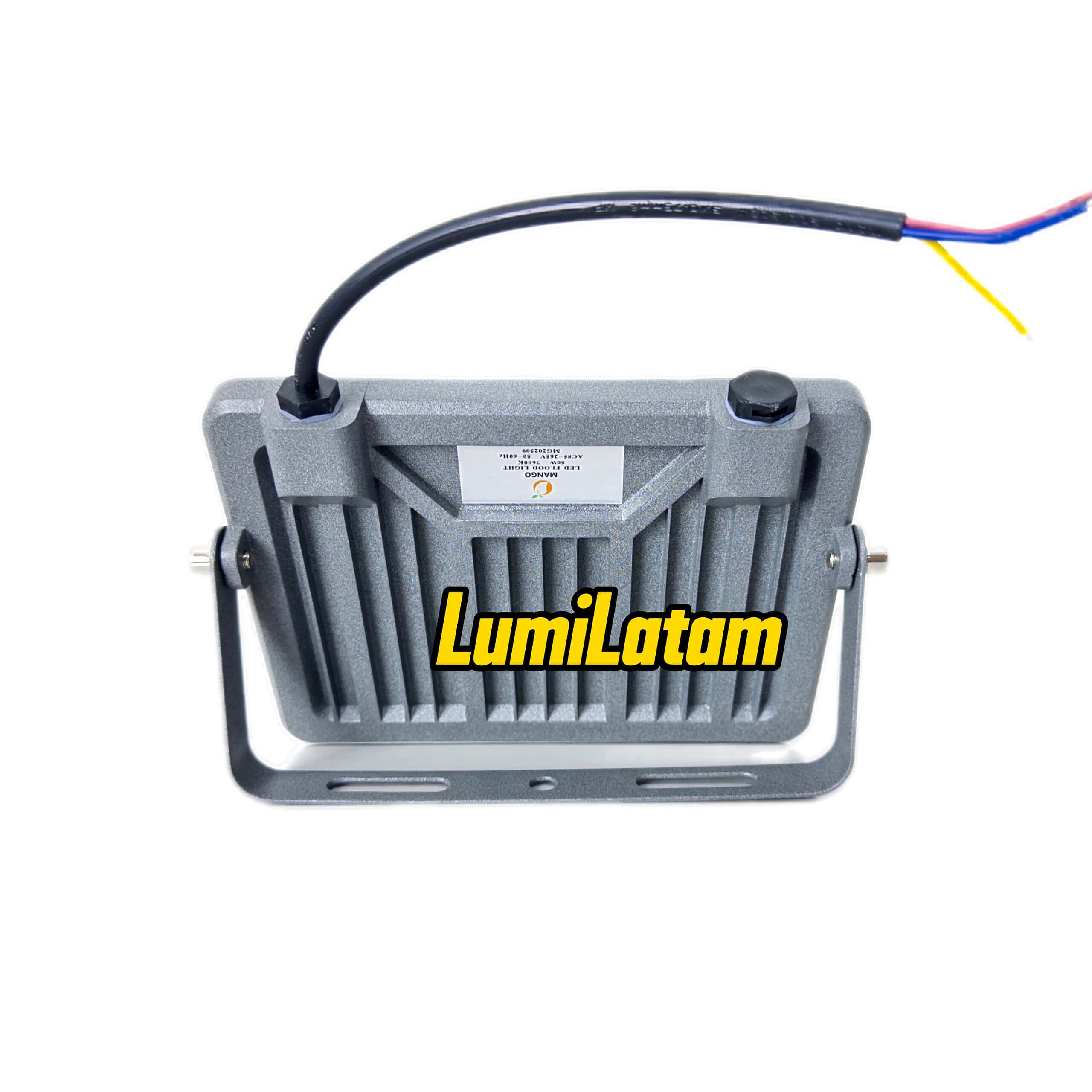 REFLECTOR LED 50W MANGO 3 Reflector LED Mango de 50W, una herramienta de iluminación robusta que genera un potente flujo de 5,000 lúmenes con una temperatura de color de 7600K para una luz blanca cristalina. Este modelo de alto desempeño cuenta con 80 LEDs de última generación integrados en una carcasa de aluminio inyectado, diseñada para una disipación de calor eficiente que asegura una vida útil de 25,000 horas