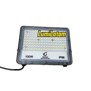 Reflector LED Mango de 100W, la solución de máxima potencia diseñada para proyectos que requieren una visibilidad total y seguridad garantizada. Este robusto equipo genera un impresionante flujo luminoso de 10,000 lúmenes con una temperatura de color de 7600K, ofreciendo una luz blanca fría de alta intensidad que cubre grandes extensiones como canchas deportivas, depósitos y fachadas comerciales.