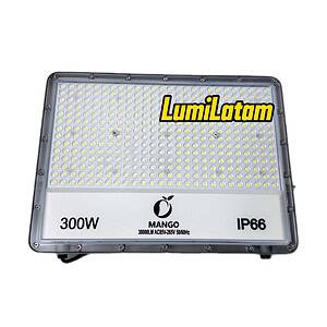 Reflector LED Mango 300W, un coloso de la eficiencia diseñado para cubrir superficies extensas con una potencia inigualable. Este equipo de alto rendimiento genera un flujo luminoso masivo de 30,000 lúmenes en una temperatura de color de 7600K, ofreciendo una luz blanca cristalina ideal para estadios, puertos, grandes complejos industriales y perímetros de alta seguridad.