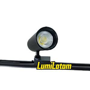 Transforma tus espacios con la potencia y el estilo del Spot LED de Riel 30W, diseñado para quienes buscan una iluminación de alto impacto y máxima eficiencia energética. Con un ahorro del 80% de energía y una vida útil de 20,000 horas, este foco es la solución ideal para proyectos comerciales y residenciales que requieren resaltar detalles con precisión.