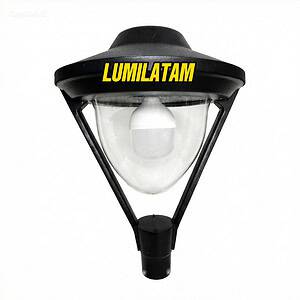 Luminaria de exterior moderna con diseño resistente y eficiente para iluminación exterior.