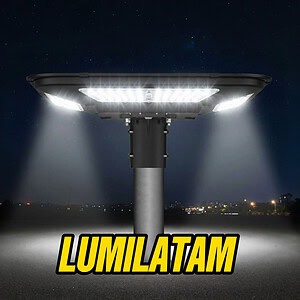 Farola Solar UFO Black, la solución definitiva para iluminación de parques, estacionamientos y jardines, disponible en LumiLatam.com. Su diseño circular tipo "UFO" garantiza una distribución de luz uniforme en 360°, eliminando puntos ciegos y ofreciendo una estética vanguardista en color negro mate que se adapta a cualquier entorno urbano o residencial.