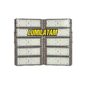 Compra el Reflector Modular 1000W en lumilatam.com. Diseño increíble de 10 módulos, 100,000 lúmenes y máxima eficiencia para estadios