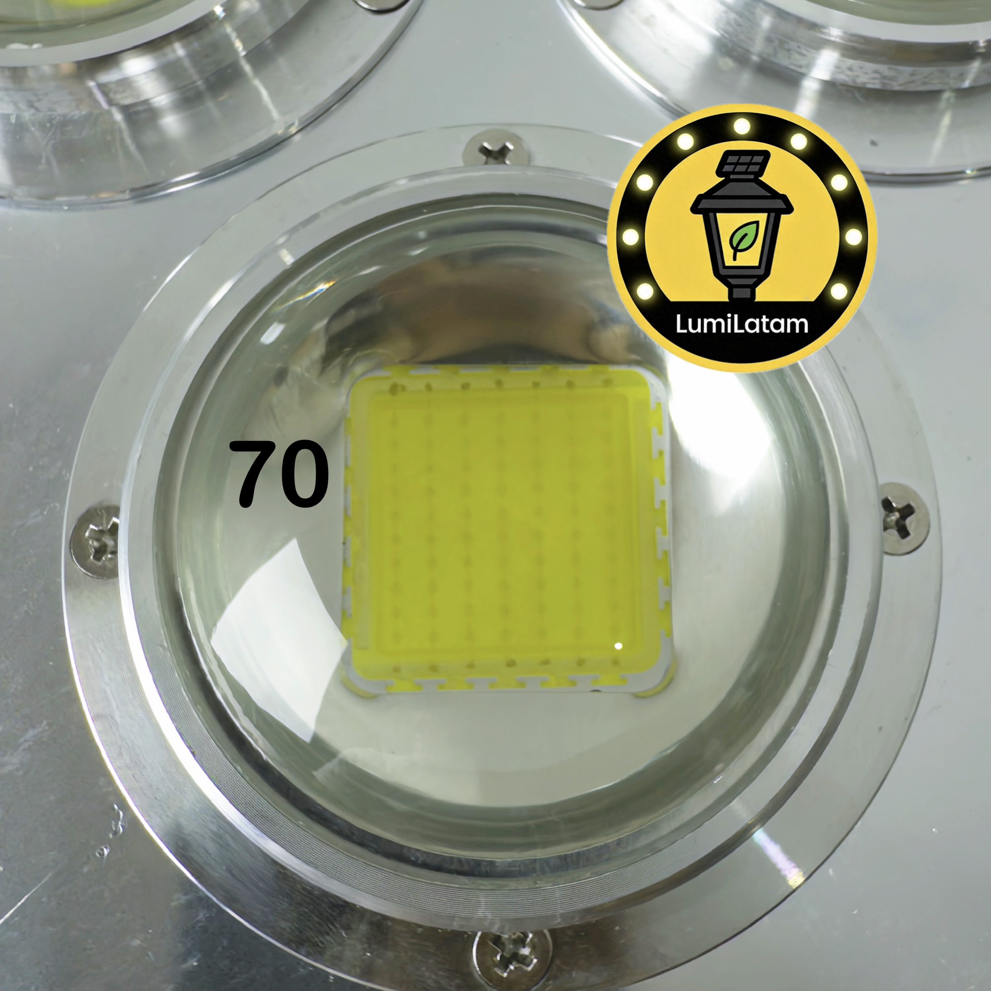 Highbay Campana COB 150W Peru | 3 Chips 70 Diodos 15,000 Lúmenes | LumiLatam 3 highbay campana COB 150W Peru detalle chip 70 diodos COB alta eficiencia - LumiLatam